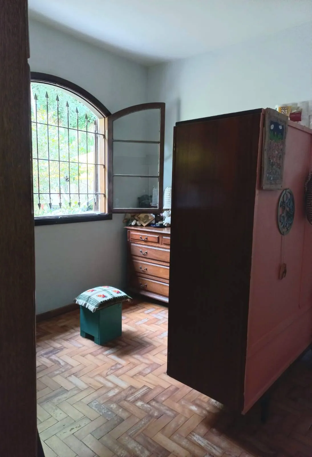Imagem Chácara Com Casa Principal, Edícula e Galpão Industrial no mesmo Terreno.