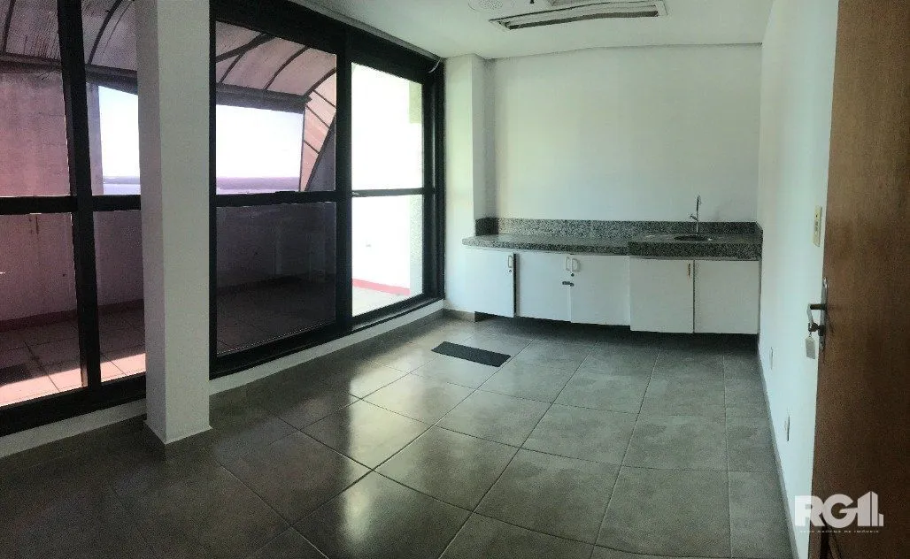 Imagem Sala comercial espaçosa, com uma vista deslumbrante para o Guaíba