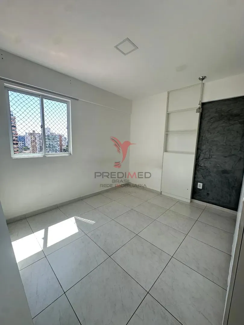 Imagem OPORTUNIDADE . Apartamento com varanda ,em Manaira, para moradia ou investimento