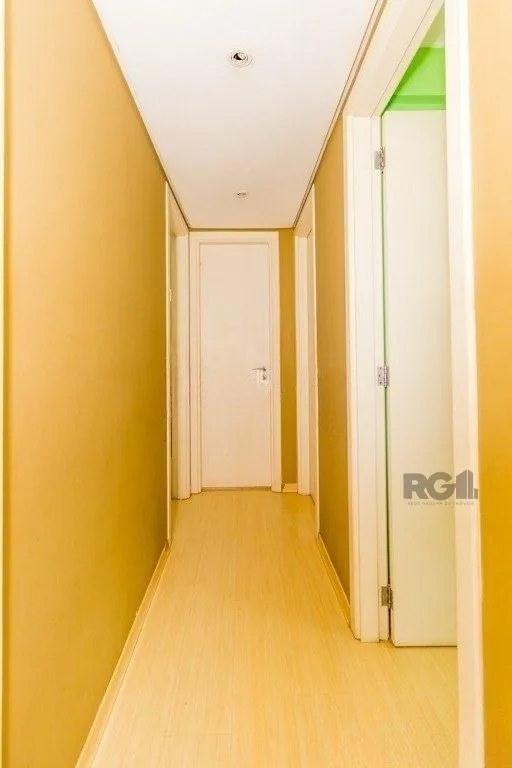 Imagem Apartamento 95m² - semi mobiliado, 3 dormitórios, 1 suíte e 2 vagas no bairro Passo da Areia
