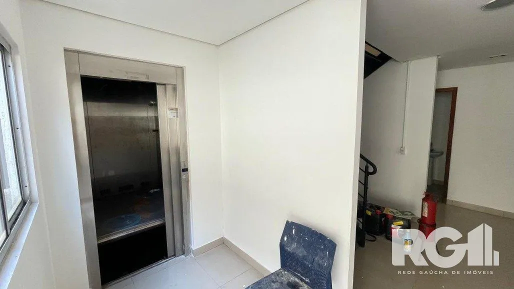 Imagem Prédio Comercial Imponente com 1.200m² na Zona Norte de Porto Alegre