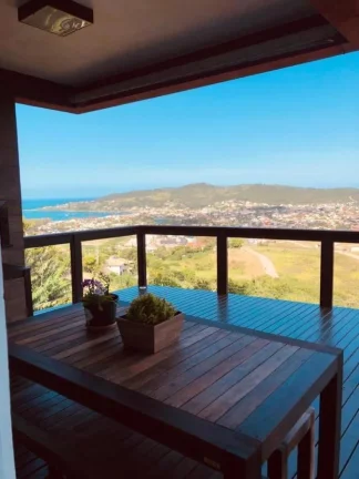 Imagem Imperdível Casa de Alto Padrão com Vista para Mar, Lagoa e Cidade em Garopaba-SC!