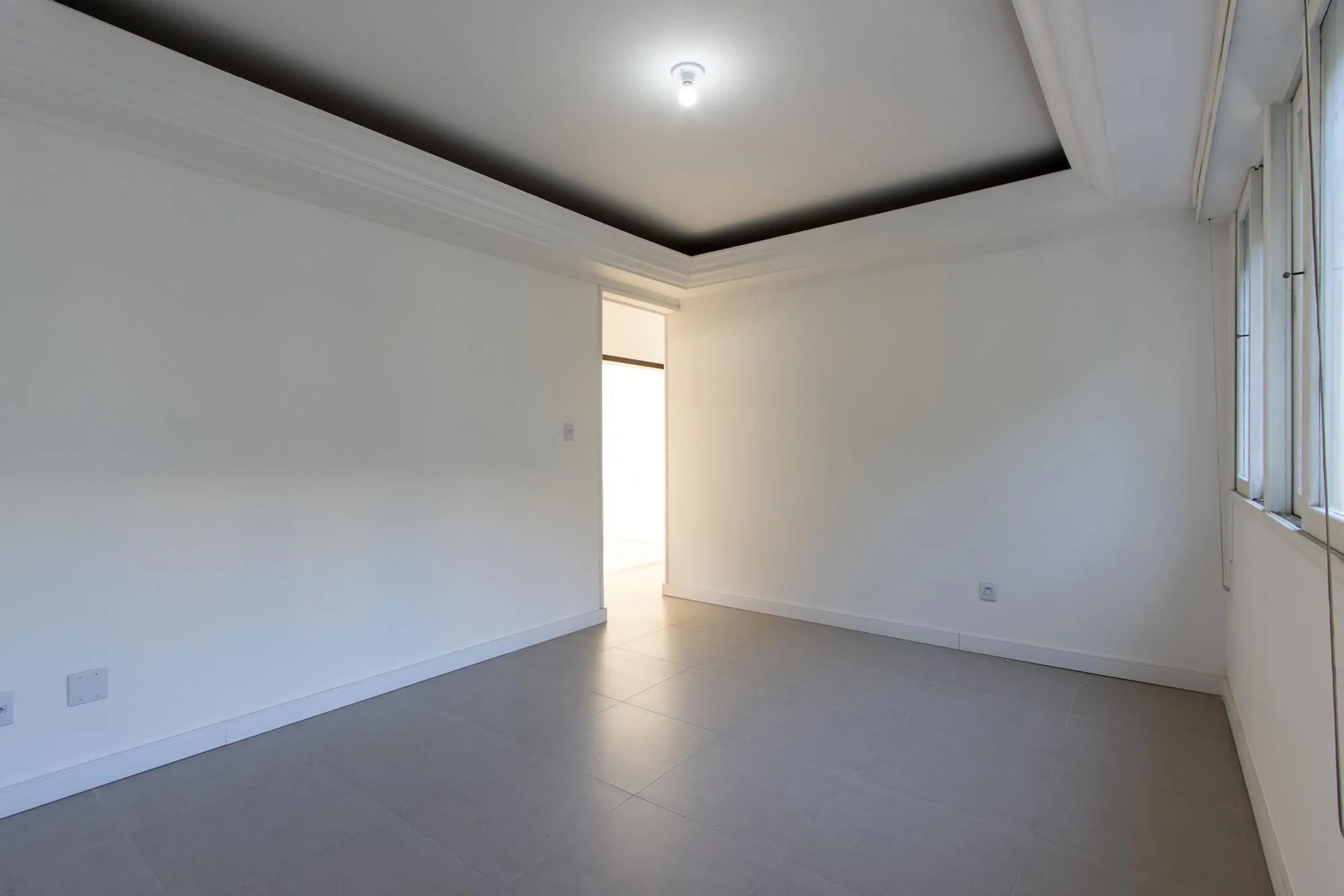 Imagem Apartamento à venda no bairro Moinhos de Vento, em Porto Alegre - RS. Com área privativa de 100.73m².
