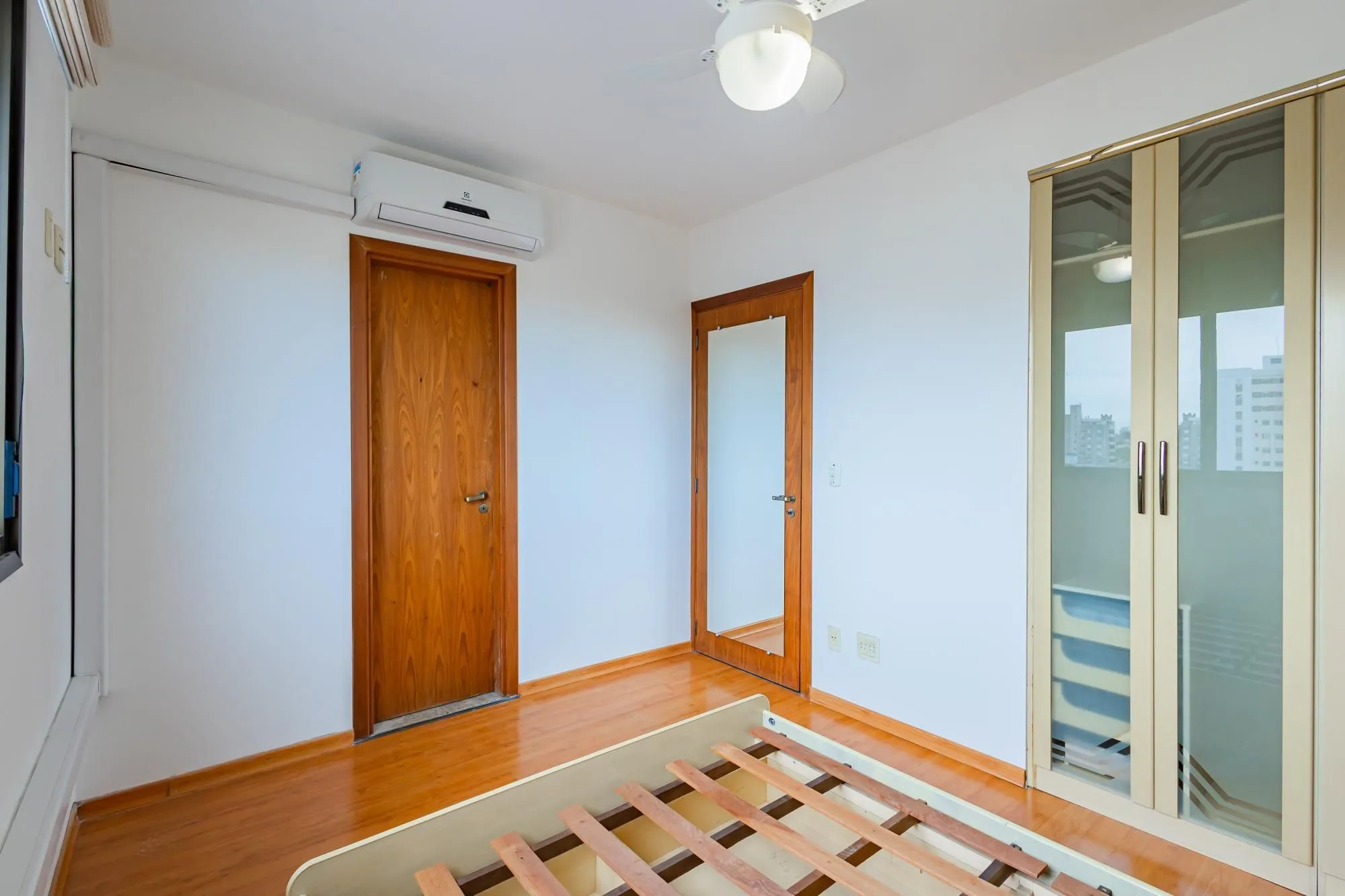 Imagem Colinas Garden Apartamento de 2 Dormitórios com Suíte e 2 Vagas no Bairro Passo d'Areia