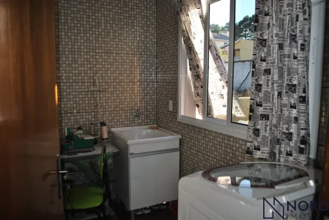 Imagem Casa de 3 Dormitórios sendo 2 Suítes, vaga para 2 carros com pátio.