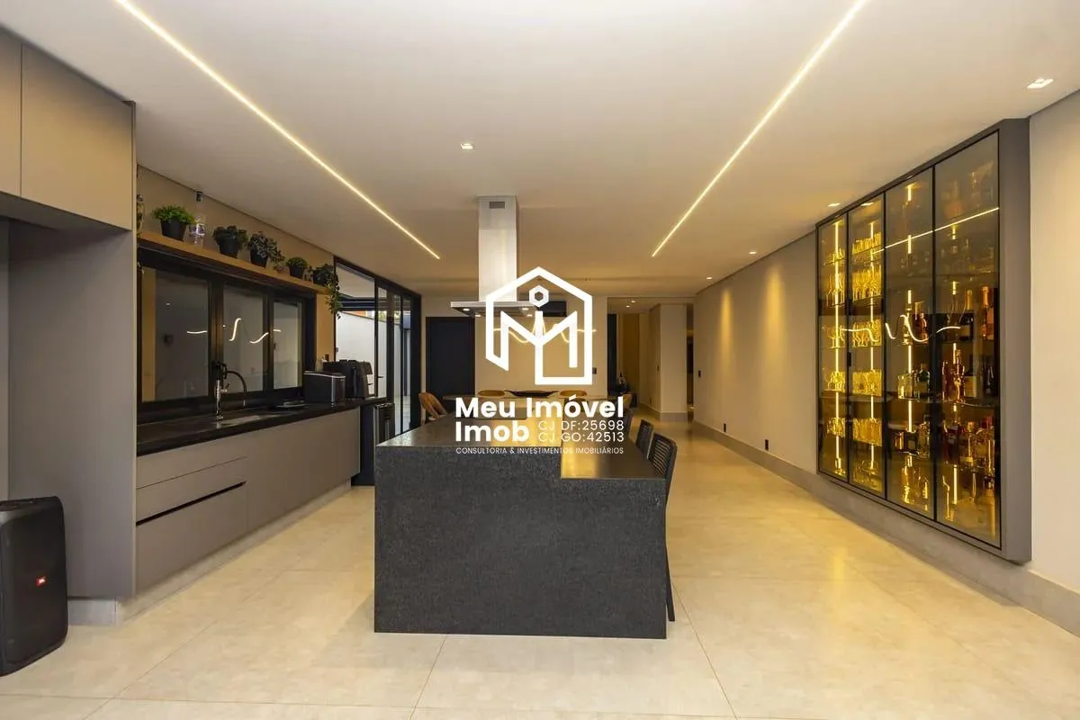 Imagem Casa 4 Quartos 4 Suítes 4 Vagas 900m² Porteira Fechada