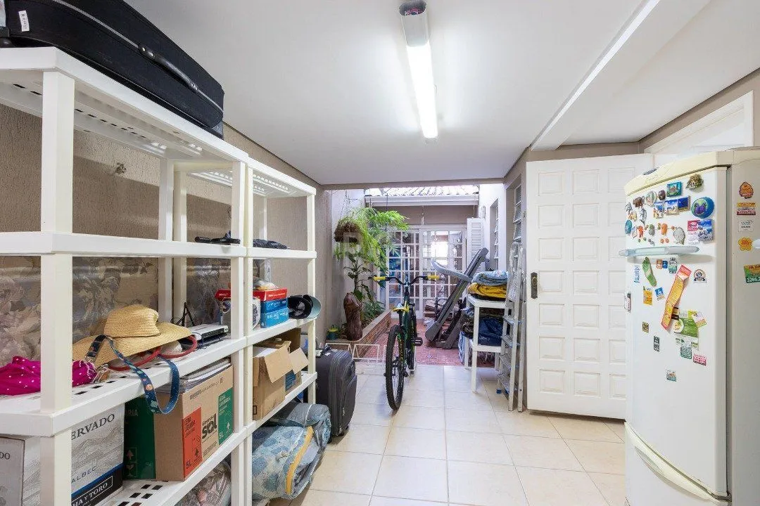 Imagem Casa Condominio para Venda - 300m², 4 dormitórios, sendo 2 suites, 2 vagas - Ipanema