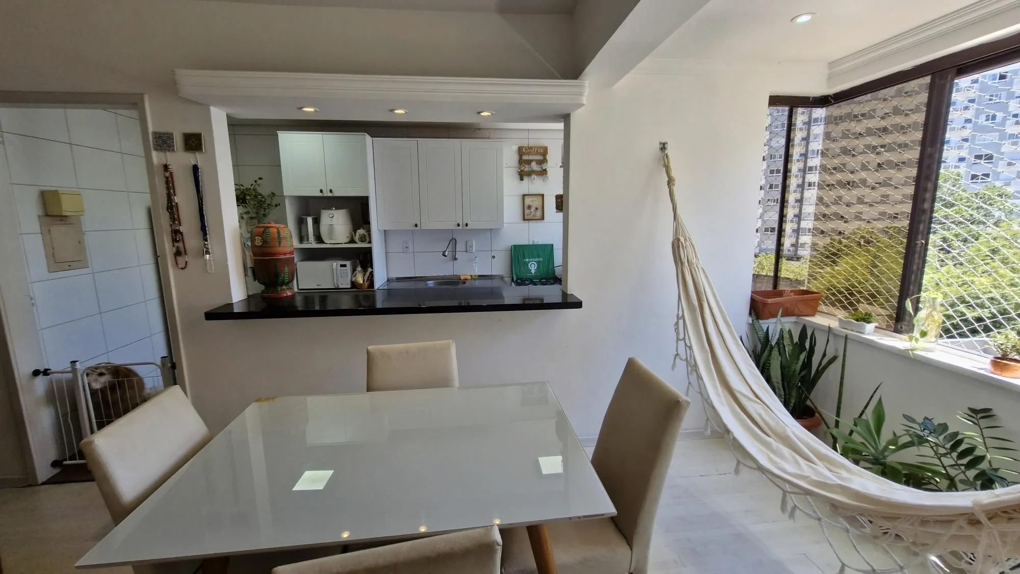 Imagem Excelente Apartamento de dois Dormitórios perto do Bourbon Aparício Borges.