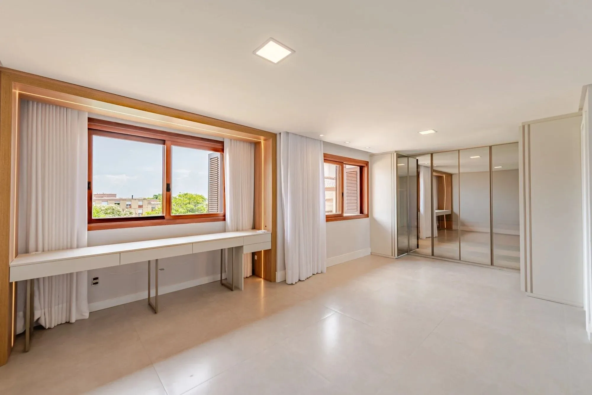 Imagem Casa em condomínio com 3 dormitórios, suíte e 3 vagas.