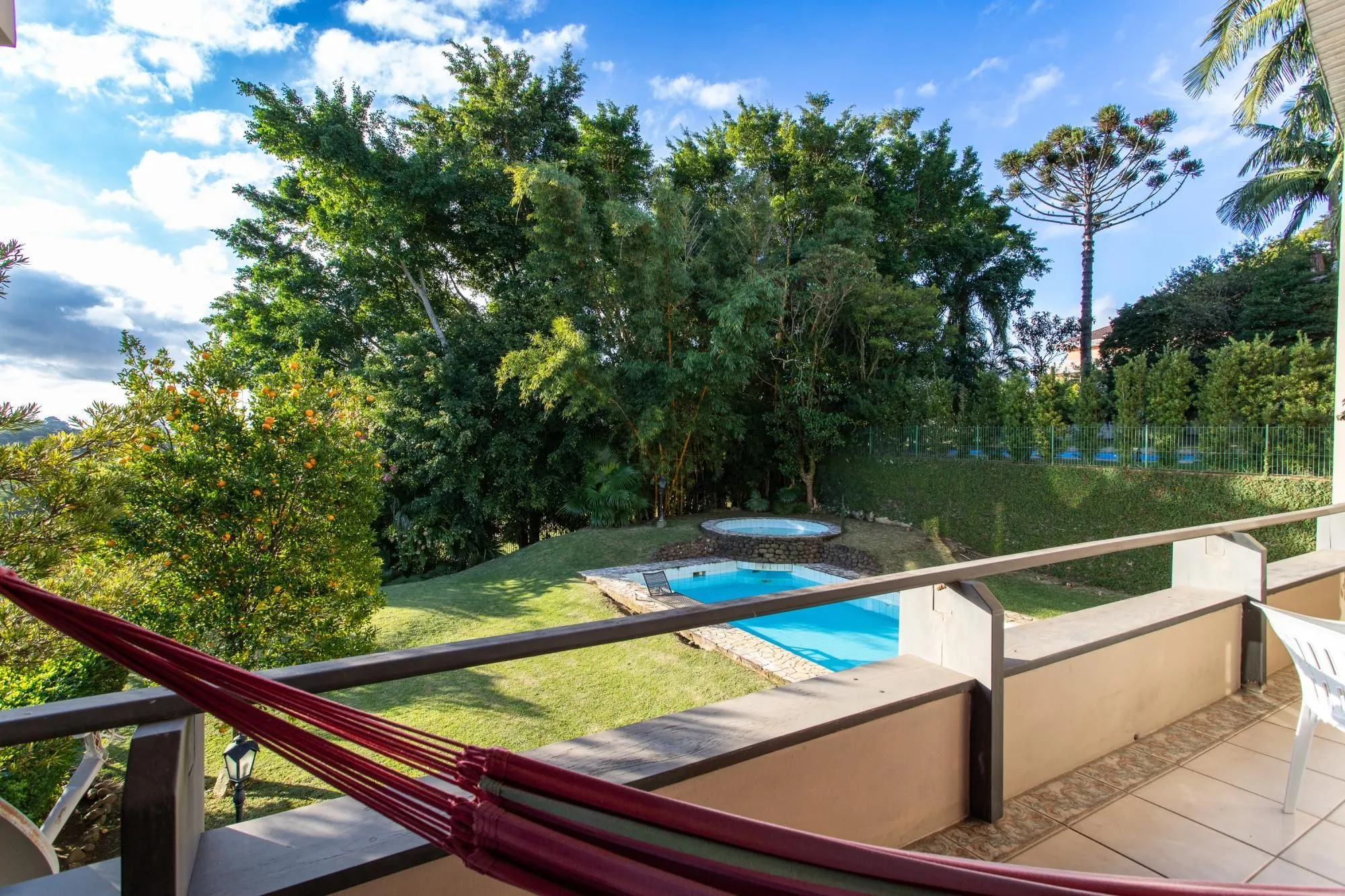 Imagem Casa em Condomínio à venda com 5 dormitórios, 565m² e 4 vagas no Condominio Jardim do Sol, Zona Sul de Porto Alegre