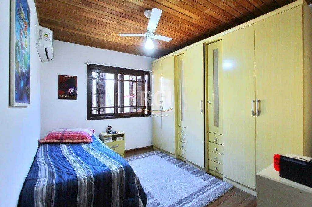 Imagem Casa para Venda - 260m², 5 dormitórios, sendo 2 suites, 4 vagas - Teresópolis