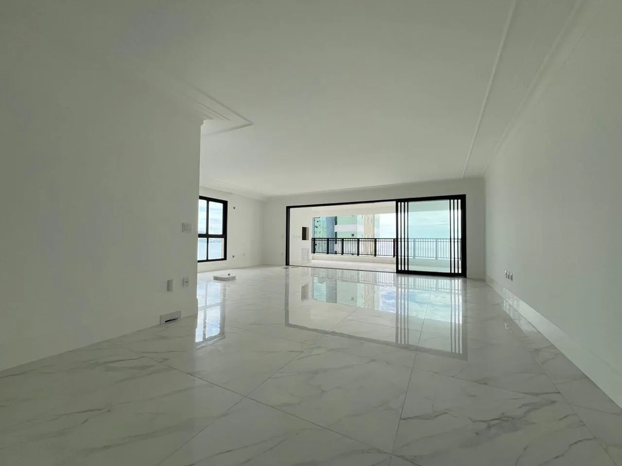 Imagem Apartamento com vista para o mar à venda com 225m2 por R$ 4.500.000,00