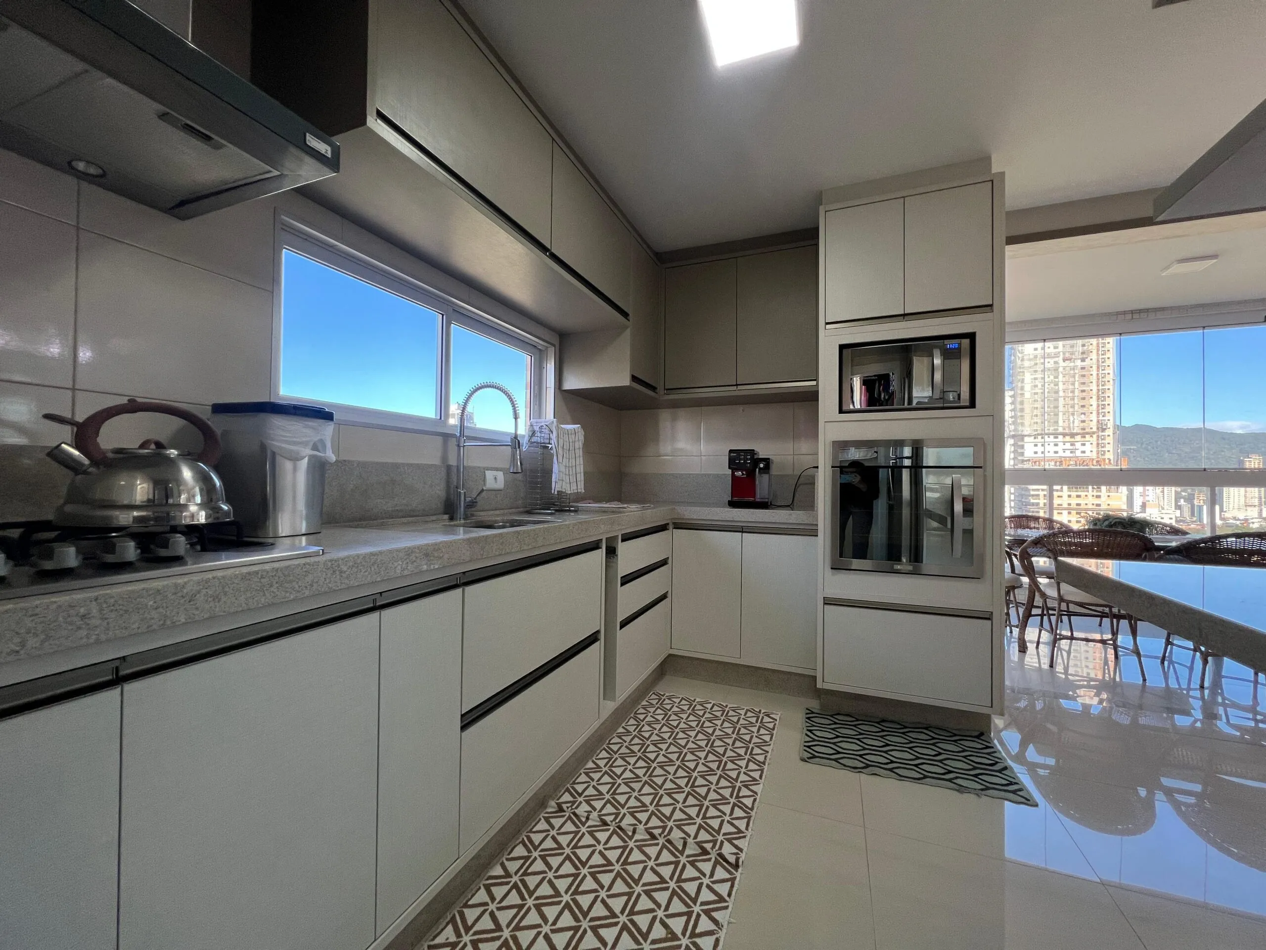 Imagem Apartamento com vista para o mar à venda com 200m2 por R$ 7.200.000,00