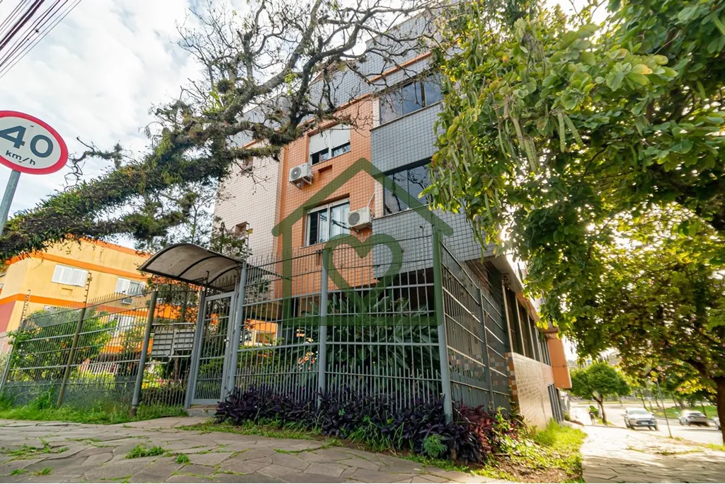 Imagem Apartamento reformado com 92m2 e vista panorâmica composto por três dormitórios sendo uma suíte ...