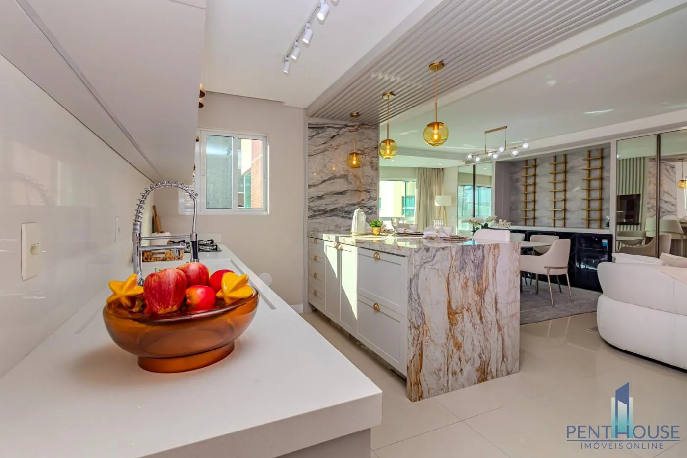 Imagem Apartamento Zona Central para Venda em Balneário Camboriú, CENTRO, 3 dormitórios, 3 suítes, 4 banheiros, 3 vagas