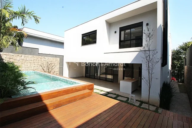 Imagem Linda casa, com arquitetura moderna e acabamento de alta qualidade em todos os ambientes. A residên...