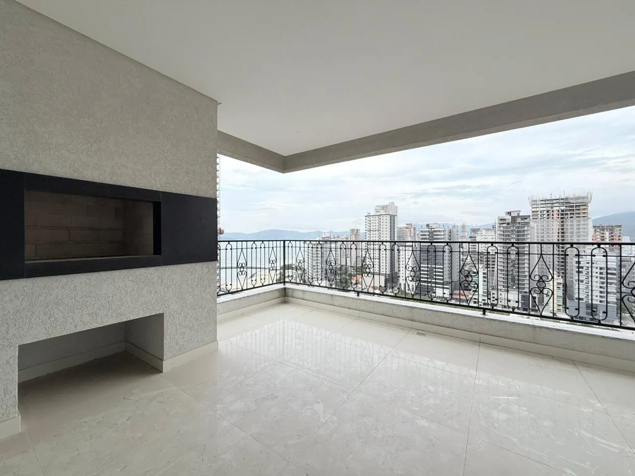 Imagem Apartamento com vista para o mar à venda com 200m2 por R$ 3.800.000,00