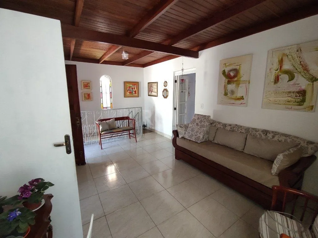 Imagem Casa para Venda - 142.8m², 4 dormitórios, 5 vagas - Teresópolis