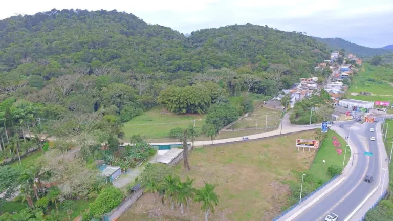 Terreno divisa com Baln.Camboriú e Camboriú em Santo Amaro