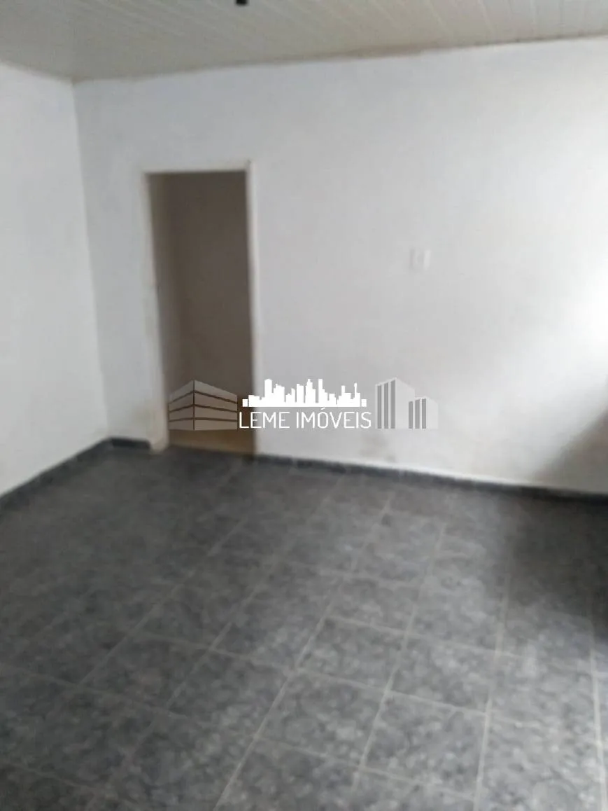 Imagem DUAS CASAS EM TERRENO MEDINDO 220,00M2 COM ESCRITURA!!!