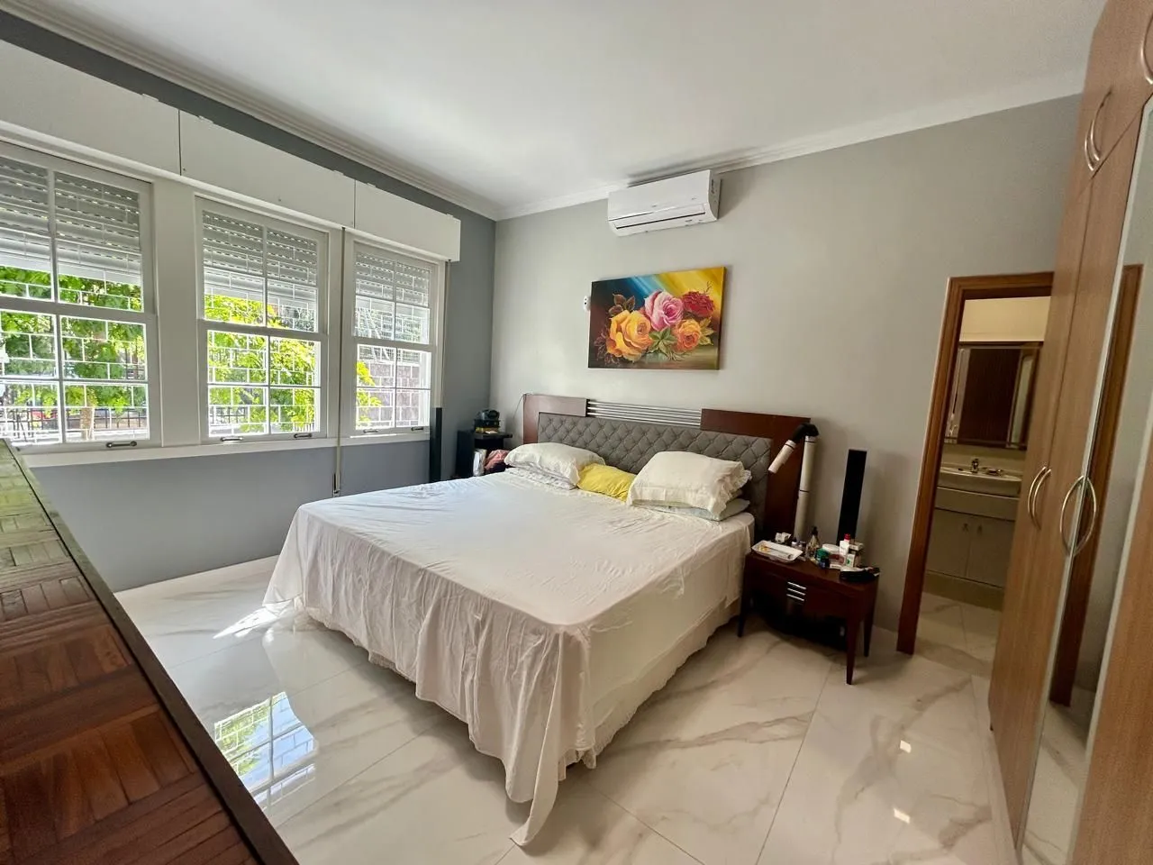 Imagem Casa 8 dormitórios, 5 banheiros e 6 vagas no Bairro São João Porto Alegre