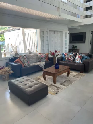 Imagem Linda Casa de Temporada com 6 quartos, sendo 5 suítes em Praia do Canto, Armação do Búzios - RJ