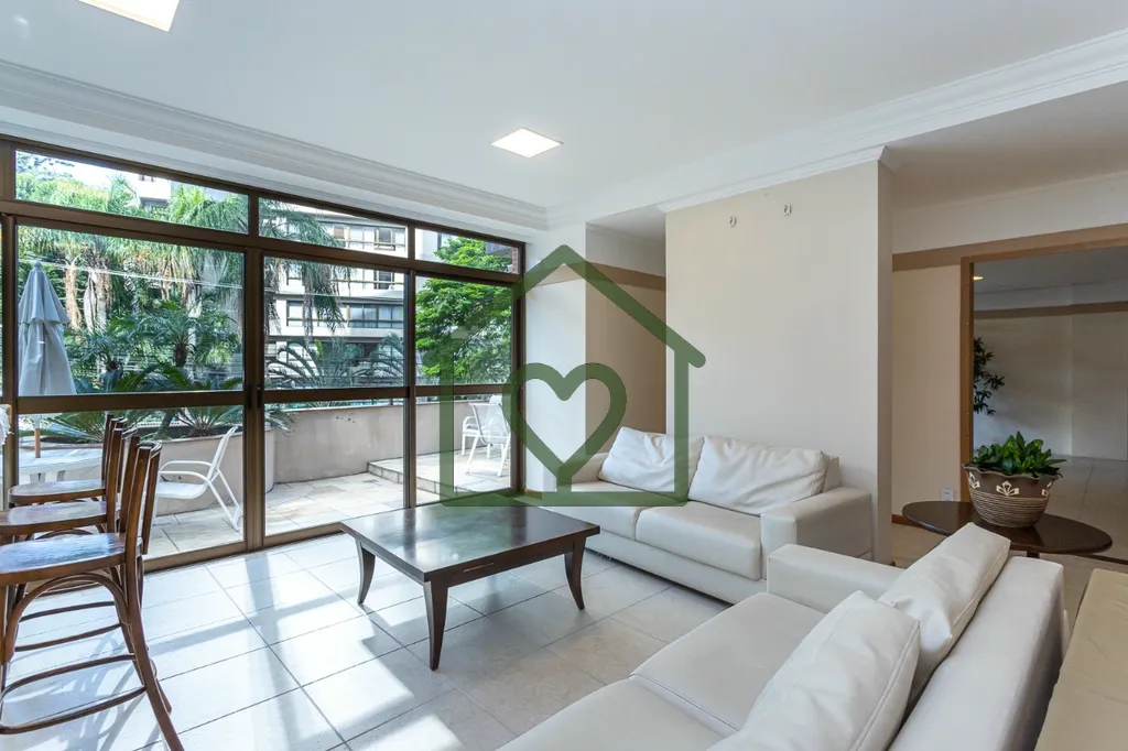 Imagem Apartamento semimobiliado com 132,8 m2 em andar alto, privilegiado por luz natural abundante. A áre...