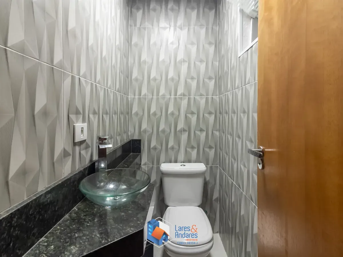 Imagem Sobrado para venda em Vila Guedes com 3 quartos, sendo 3 suítes, 196m²