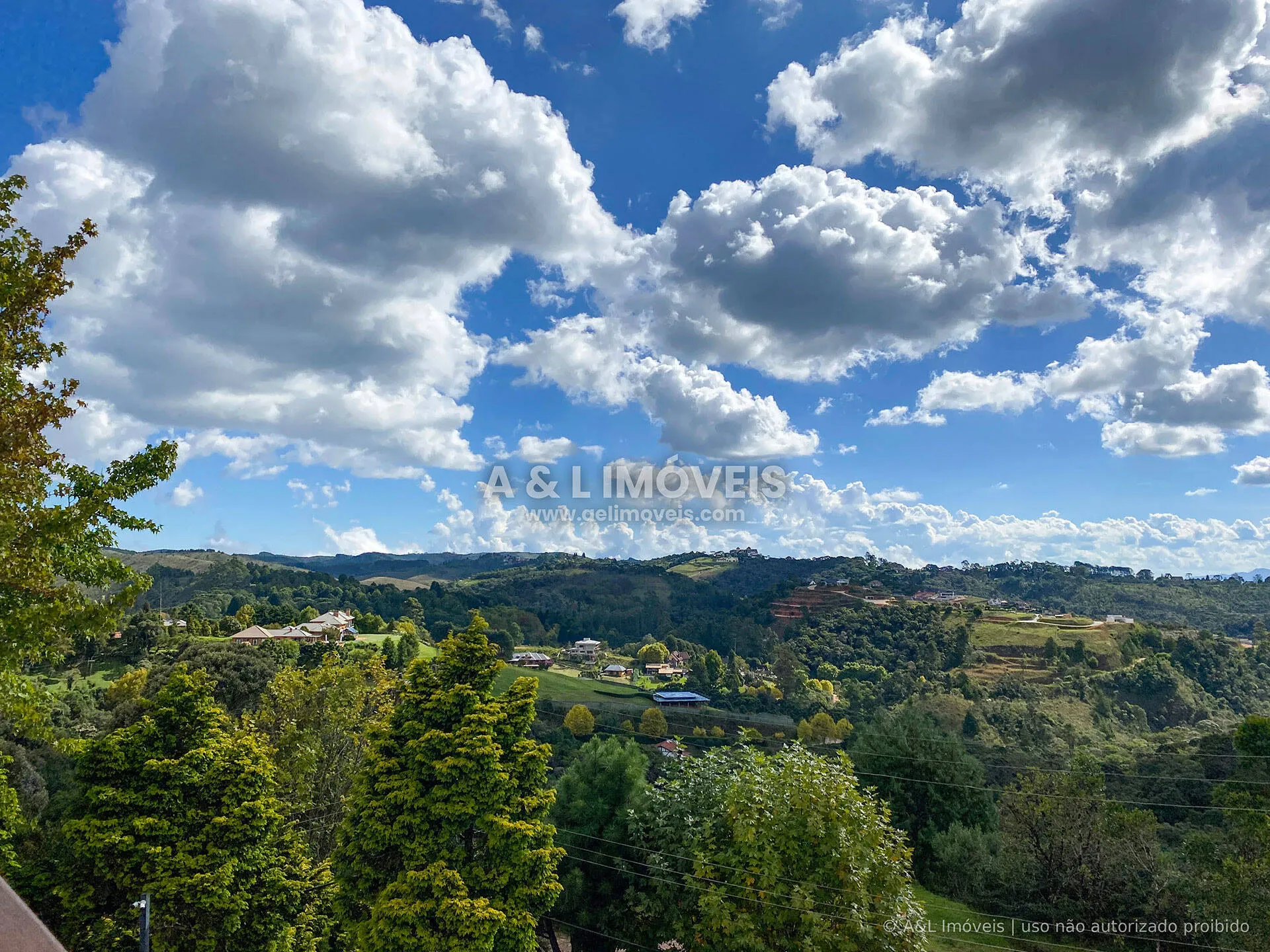 Imagem Casa à venda em Campos do Jordão com vista para montanhas e 7 suítes