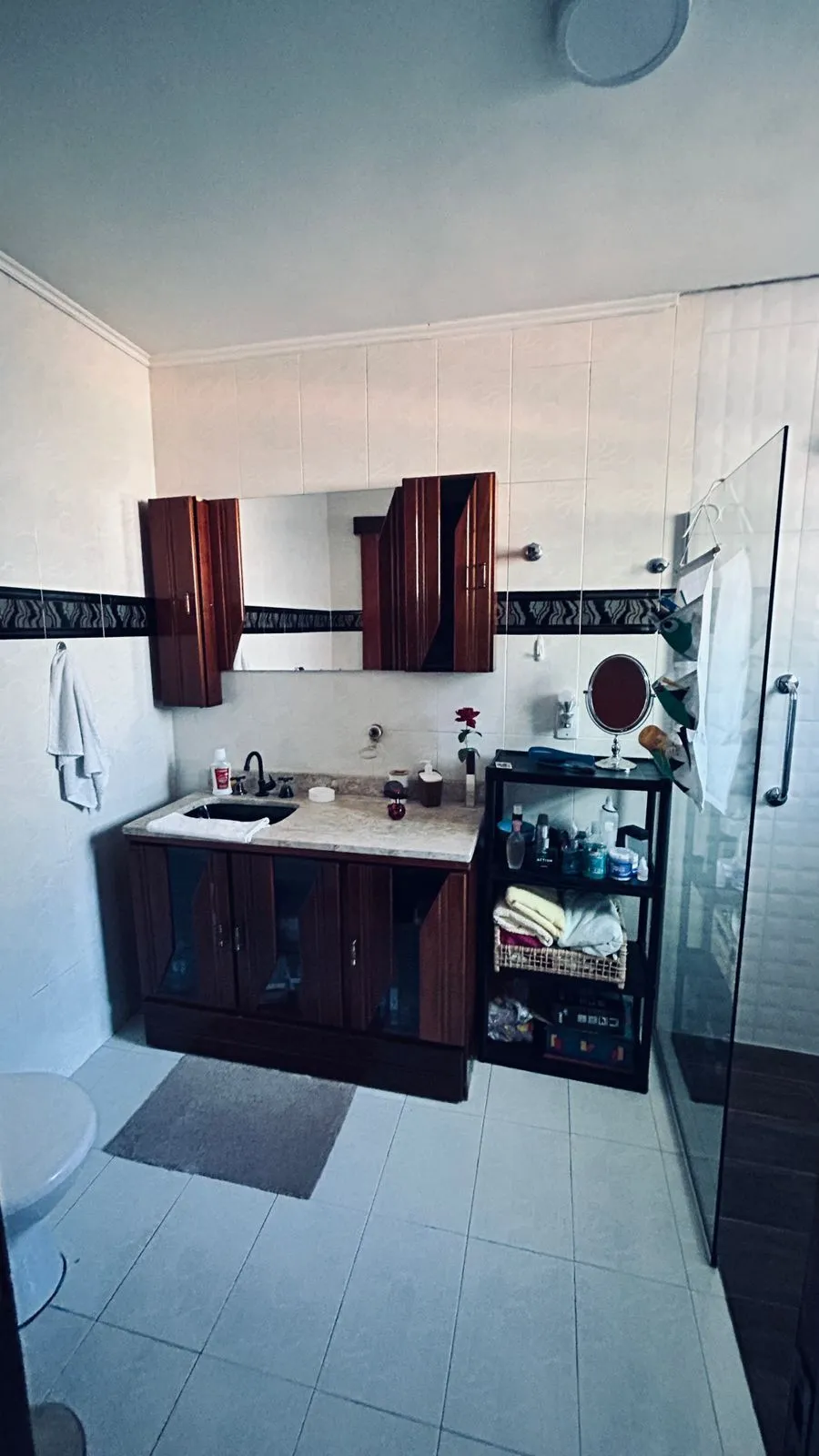 Imagem Casa com 2 dormitórios e edícula nos fundos no Bairro Nonoai
