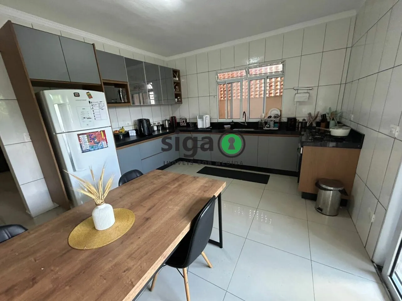 Imagem Linda Casa á venda em Laranjeiras - Casa grande, 4 cagas de garagem e 2 quartos