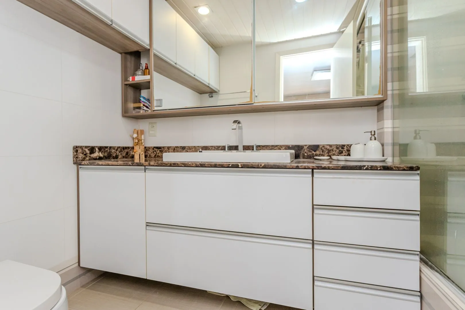 Imagem Apartamento no bairro Menino Deus de 4 dormitórios e vaga
