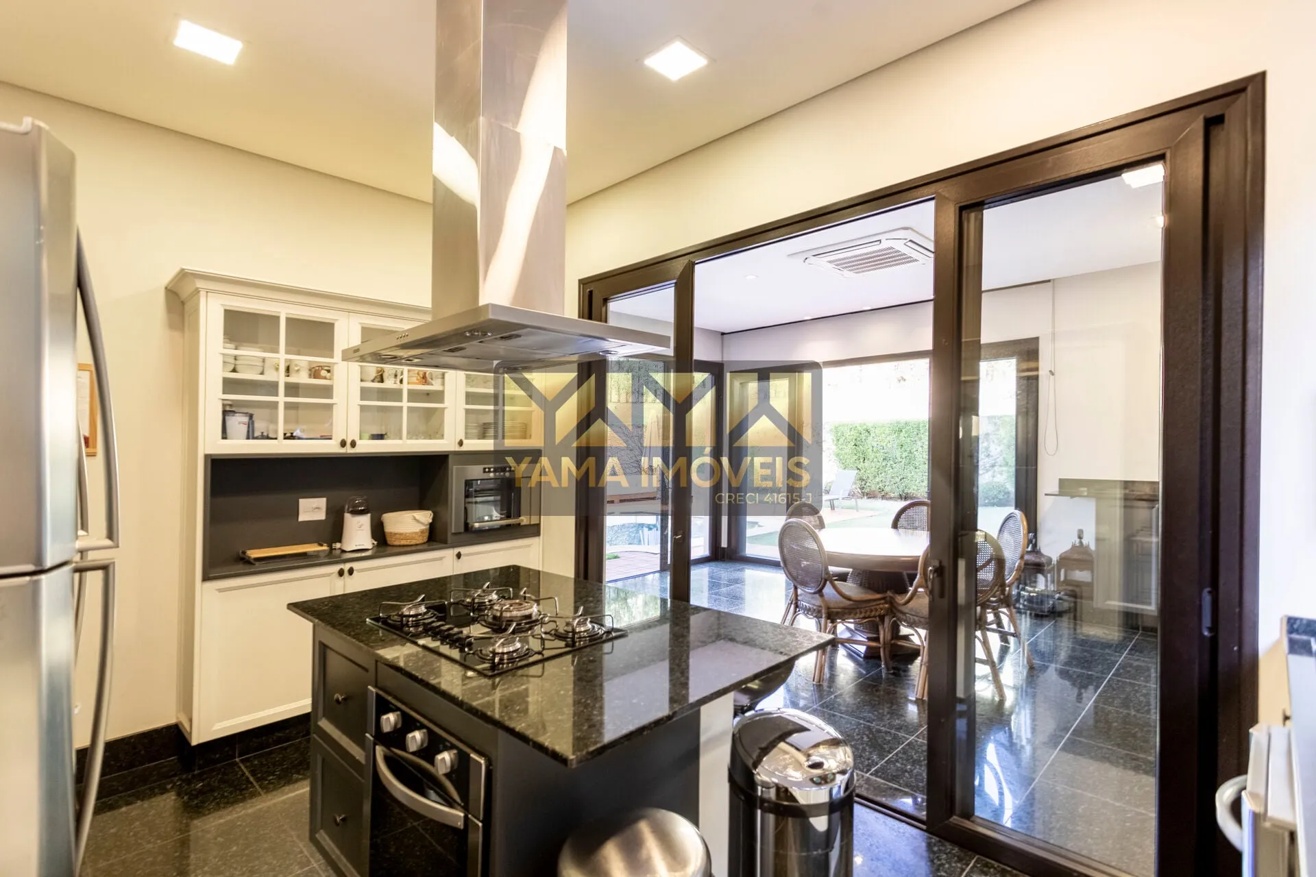 Imagem Casa Alto Padrão Condomínio Aspen 495 m²