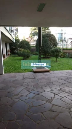 Imagem Imóvel localizado próximo ao Barra Shopping Sul, ensolarado, com lindo jardim com árvores