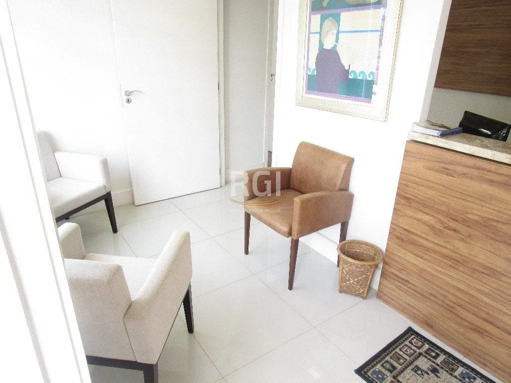 Imagem Casa para Venda - 227m², 4 dormitórios, 1 vaga - Menino Deus