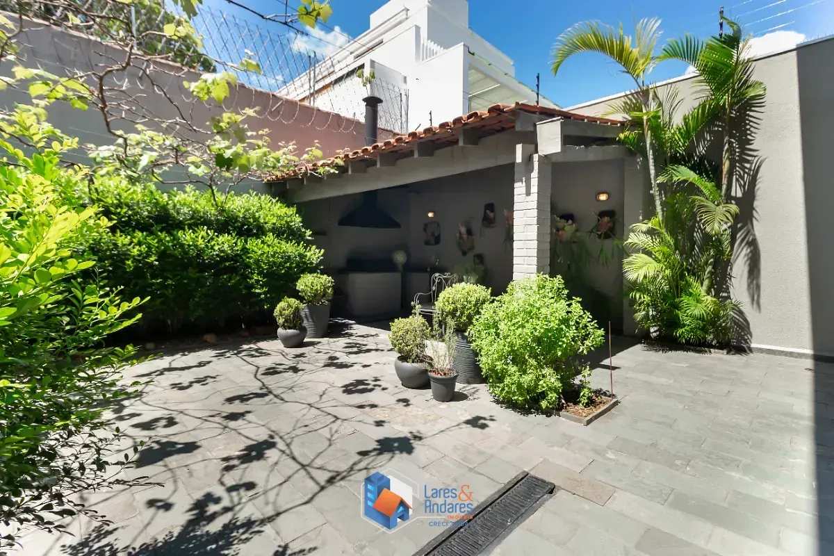 Foto do imóvel Casa para venda em Jardim Paulistano com 4 quartos, sendo 1 suíte, 300m² em Rua Sampaio Vidal