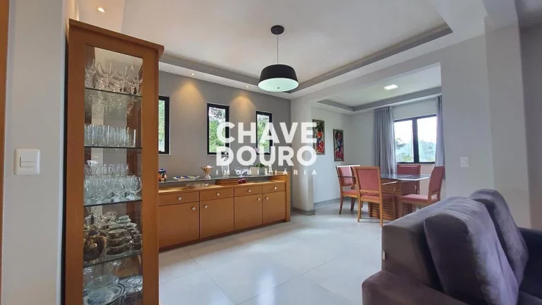 Imagem Casa moderna com 3 suítes próxima do bairro do Alto, para venda em Teresópolis RJ
