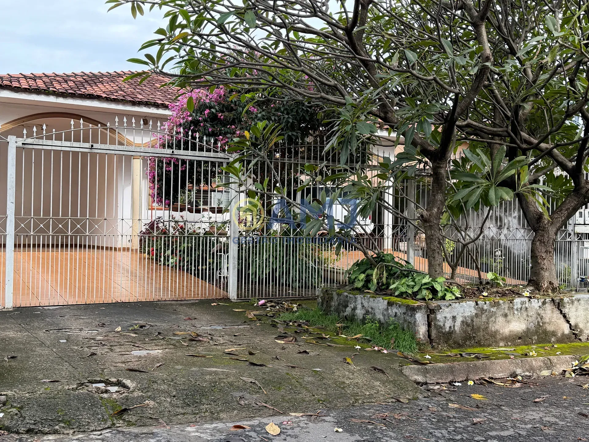 Foto do imóvel Casa à venda no Setor Sudoeste - Goiânia | Lote amplo com edícula completa em Endereço não informado