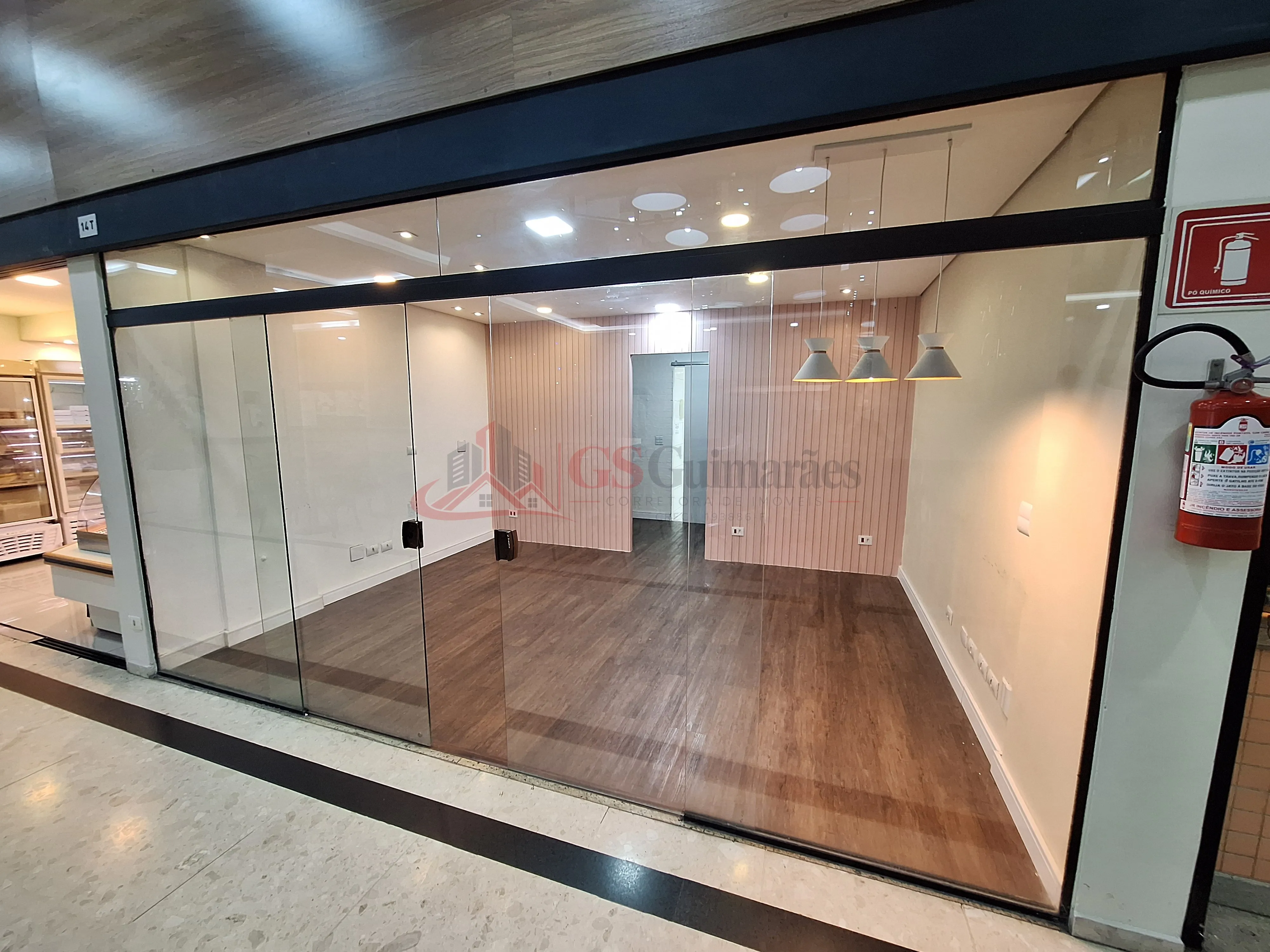 Foto do imóvel Loja comercial para locação no Shopping Service - 42,62 m² | Alphaville em Avenida Yojiro Takaoka