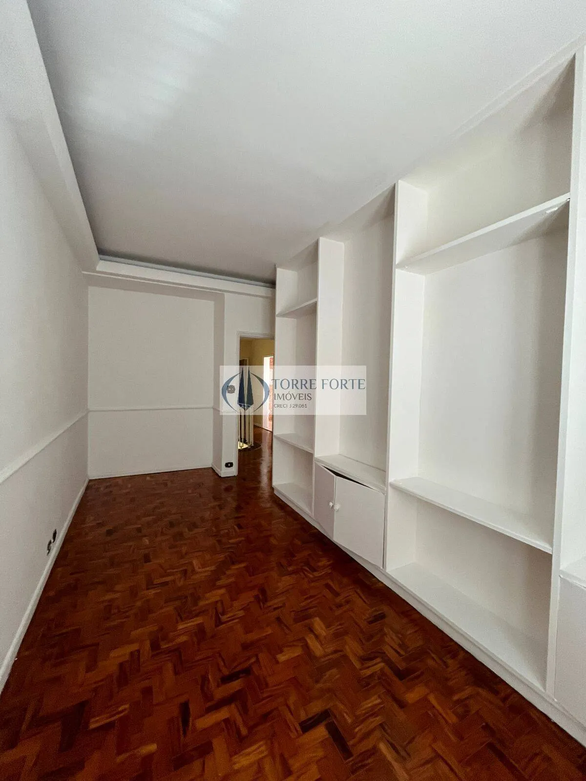 Imagem Maravilhoso sobrado com 400m² 3 dormitórios sendo 2 suítes 4 vagas, piscina