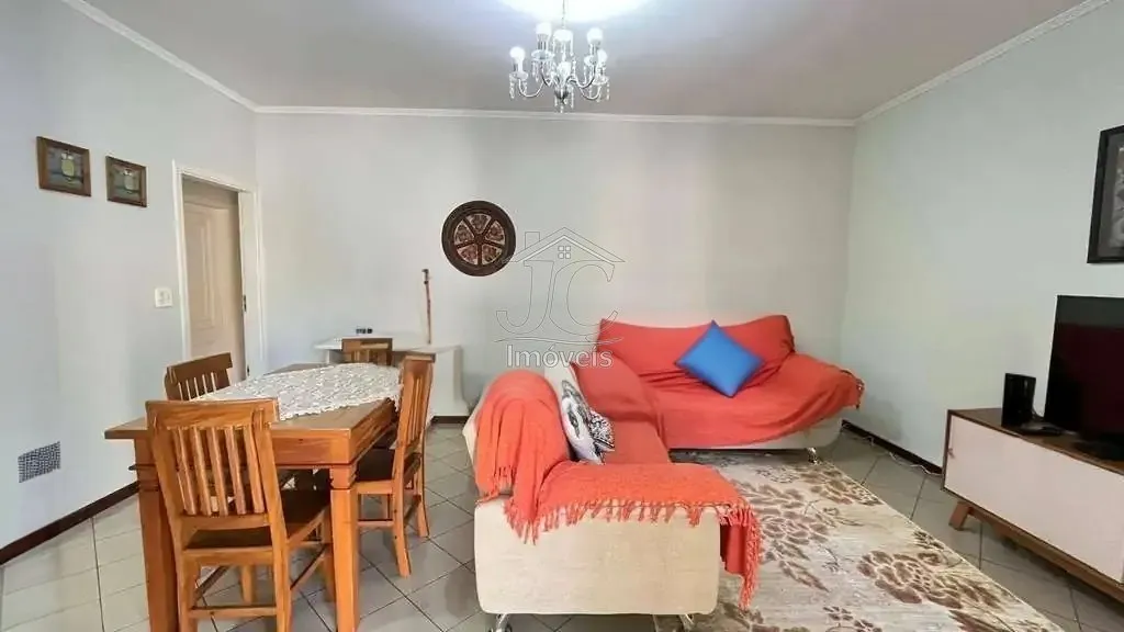 Imagem Casa com 3 dormitórios e amplo terreno na Vila Santana em Valinhos!