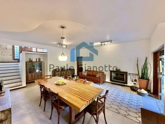 Imagem Casa charmosa com gourmet, spa e sauna em Cotia