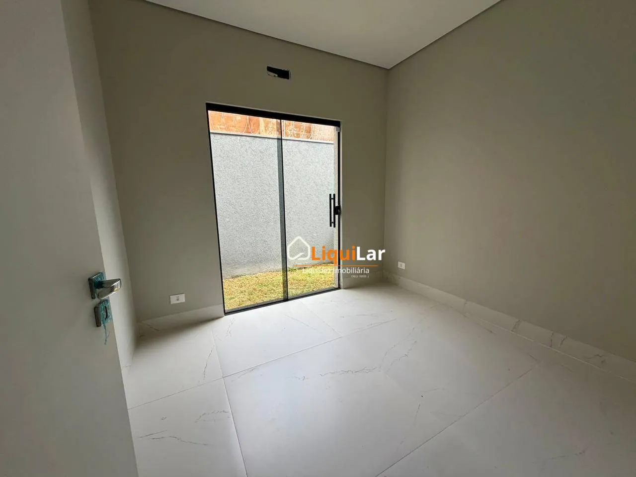 Imagem Casa à Venda no Bairro Tiradentes com 3 Quartos, Suíte e Área Gourmet Próxima à Lagoa Itatiaia