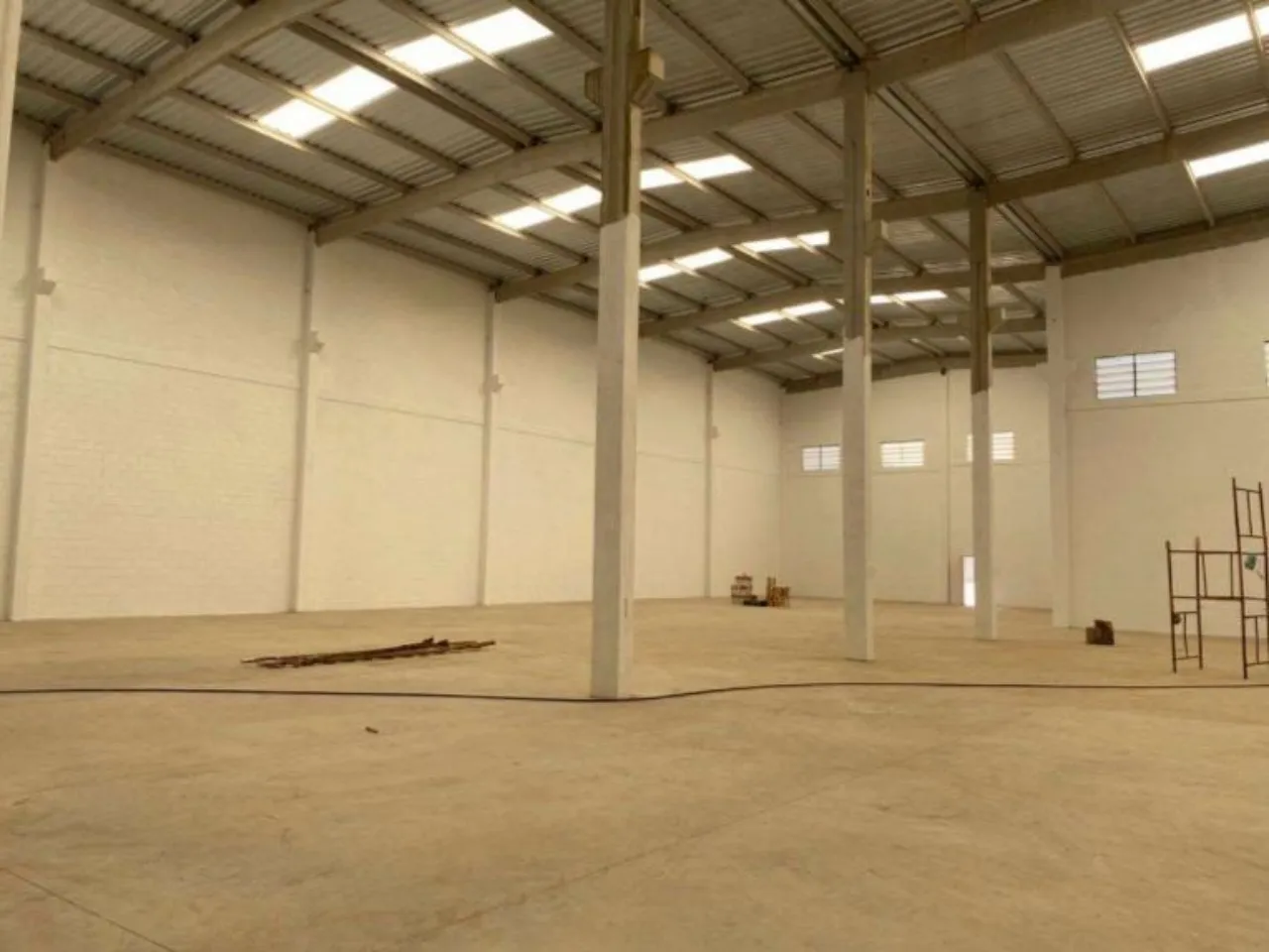 Imagem Galpão Industrial à Venda em Sorocaba-SP, Zona Industrial: 10 Salas, 10 Banheiros, 10 Vagas de Garagem, 4.470m²!