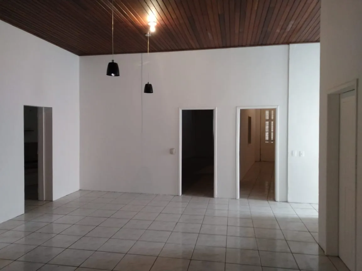 Imagem Prédio comercial bem localizado, composto por duas amplas lojas, cada uma com aproximadamente 200 m...