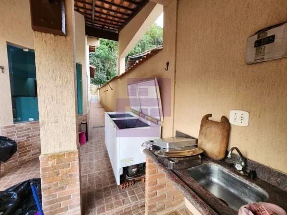 Imagem Excelente Casa à Venda em Guaiúba, Guarujá - 3 Dormitórios, Suíte e 4 Vagas de Garagem
