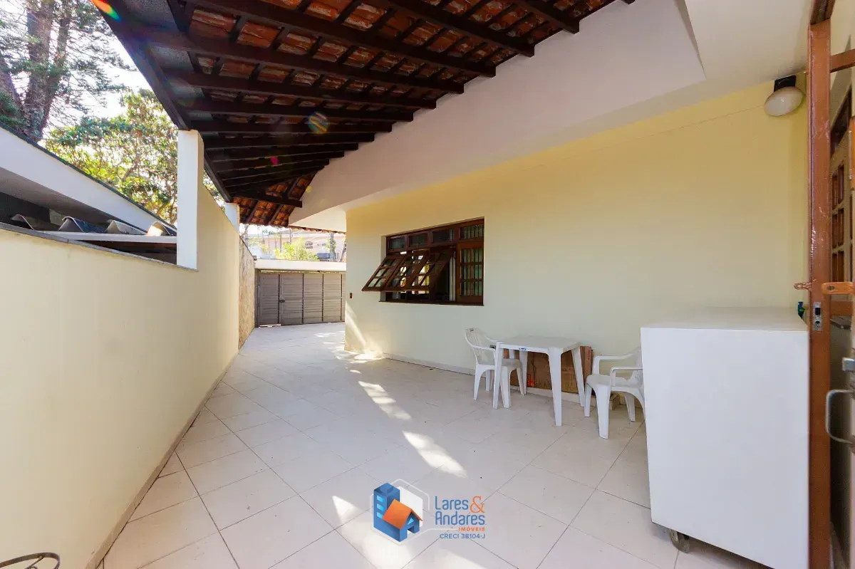 Imagem Casa para venda em Parque São Domingos com 3 quartos, sendo 1 suíte, 212m²