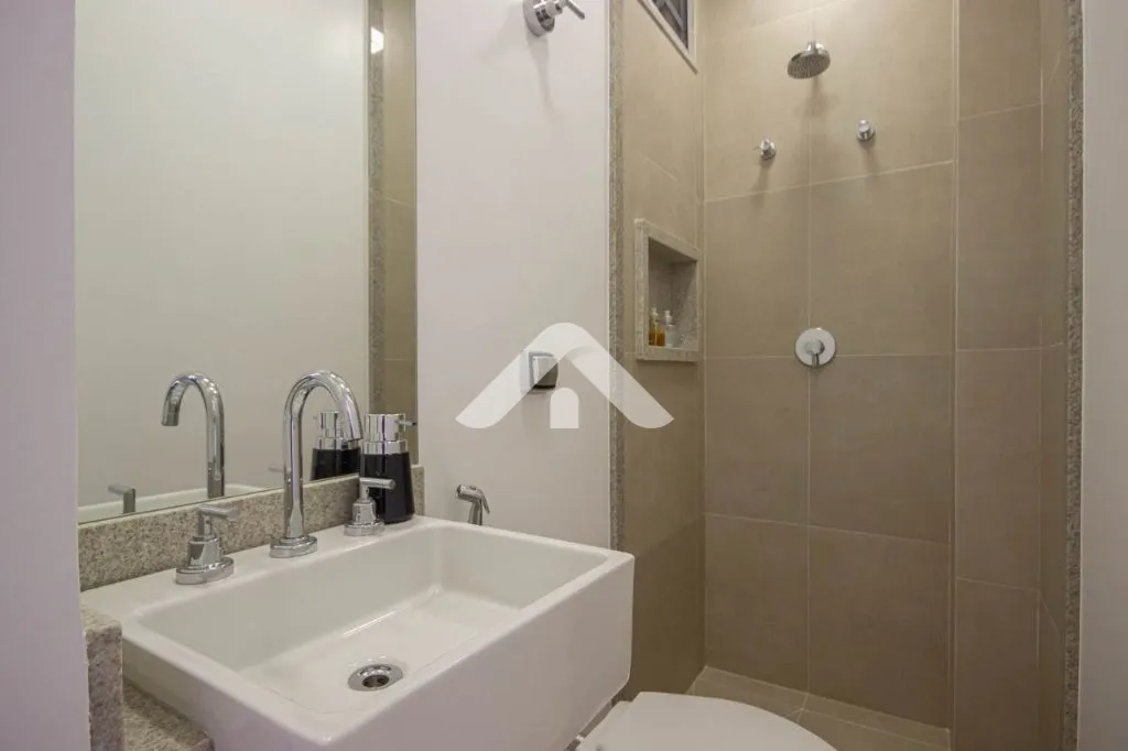 Imagem Apartamento de 106m² à Venda em Copacabana - Andar Alto, 3 Quadras da Praia