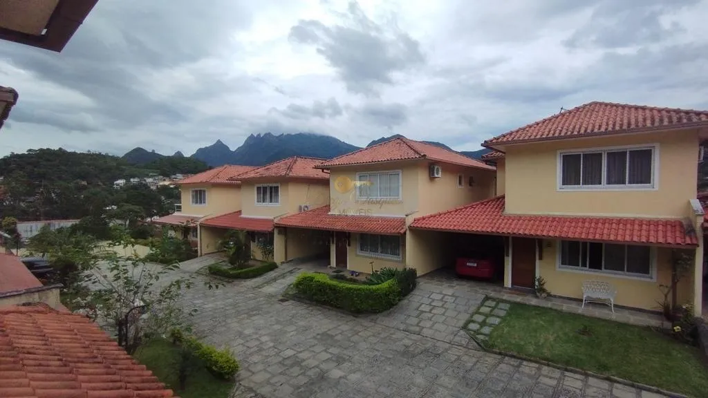 Imagem Casa em Condomínio para Venda em Teresópolis / RJ no bairro Araras
