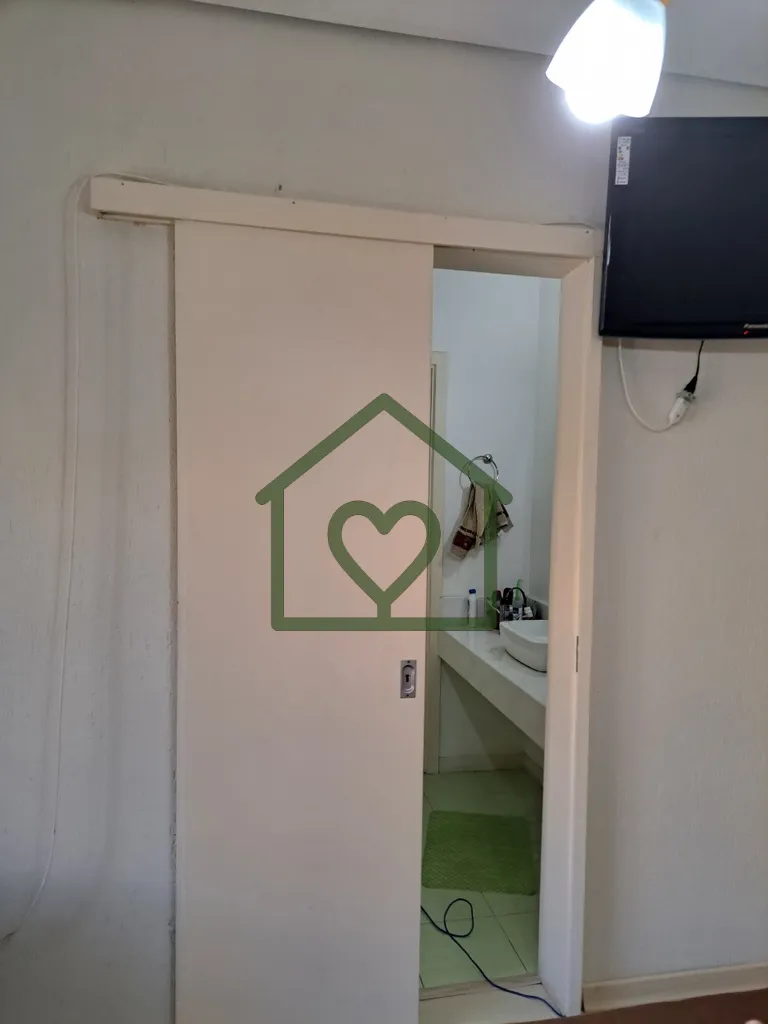 Imagem CASA l 4 DORMITÓRIOS l 3 SUÍTES l SEMI MOBILIADA I 8 VAGAS l CRISTAL l ZONA SUL 
 
ABRIANOS vende ...